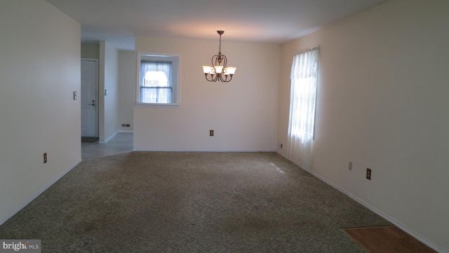 17 MEADOWWOOD CT, Columbus, NJ 08022