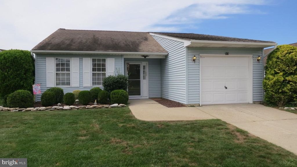 17 MEADOWWOOD CT, Columbus, NJ 08022