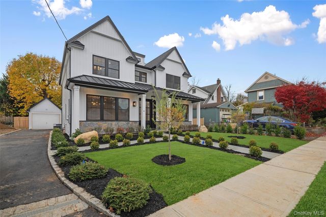 22 Franklin Avenue, Port Washington, NY 11050