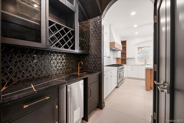 22 Franklin Avenue, Port Washington, NY 11050