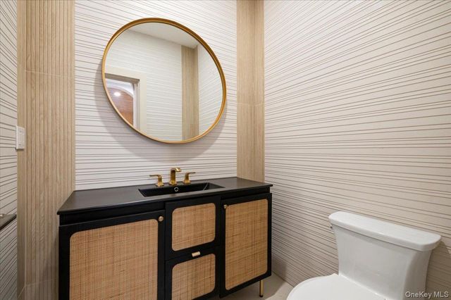 22 Franklin Avenue, Port Washington, NY 11050