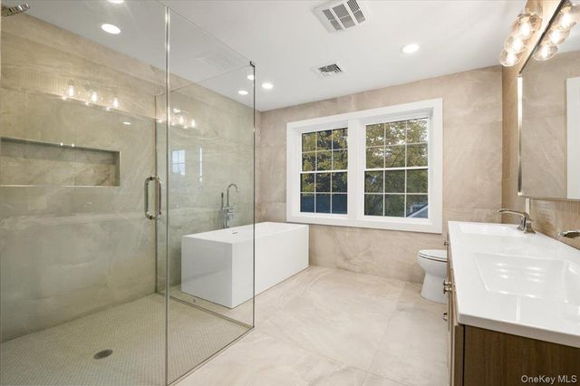 22 Franklin Avenue, Port Washington, NY 11050