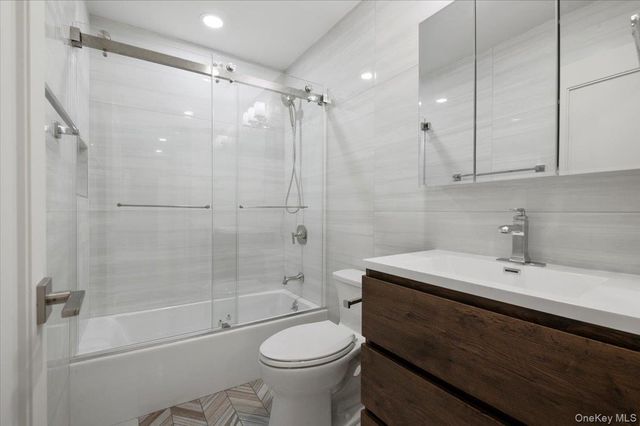 22 Franklin Avenue, Port Washington, NY 11050