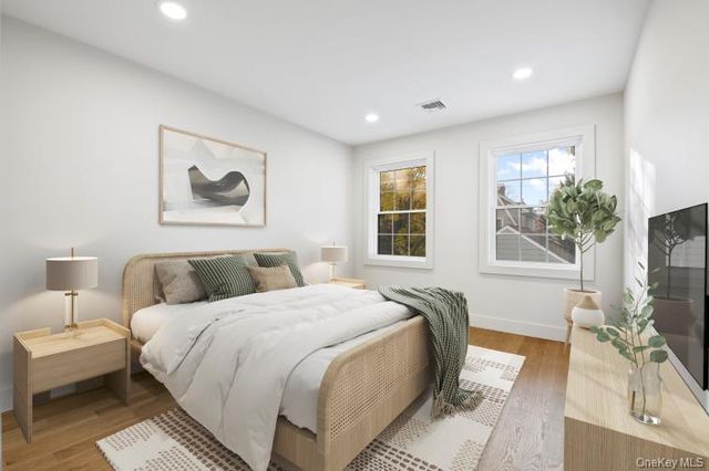 22 Franklin Avenue, Port Washington, NY 11050