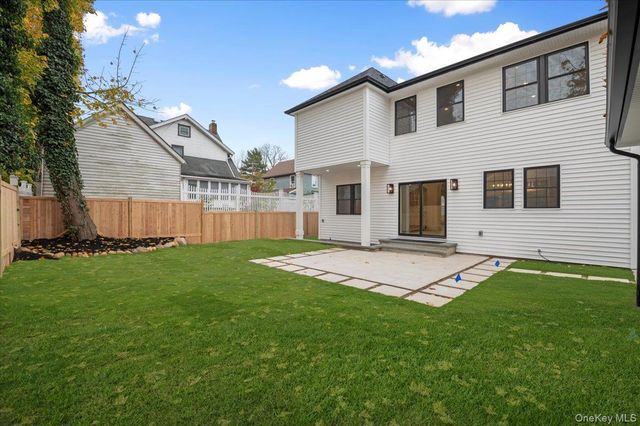 22 Franklin Avenue, Port Washington, NY 11050