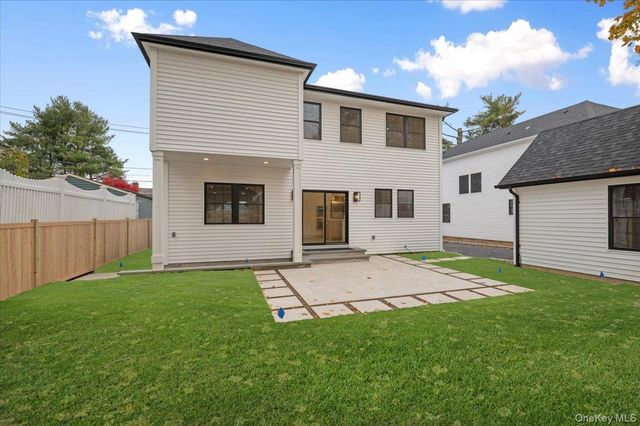 22 Franklin Avenue, Port Washington, NY 11050