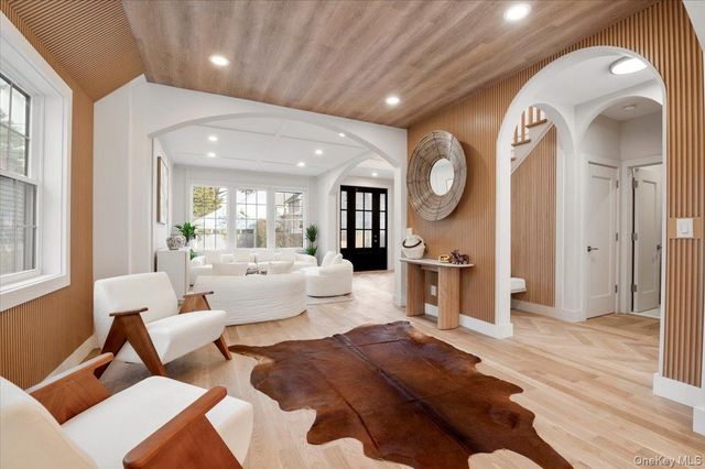 22 Franklin Avenue, Port Washington, NY 11050