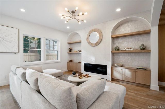 22 Franklin Avenue, Port Washington, NY 11050