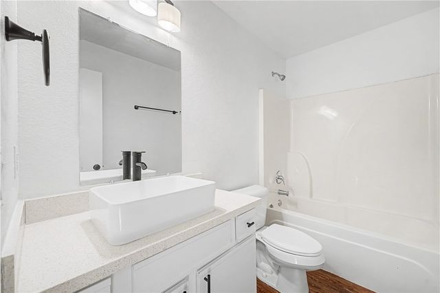 3300 SW Victoria Place 2, Bentonville, AR 72712