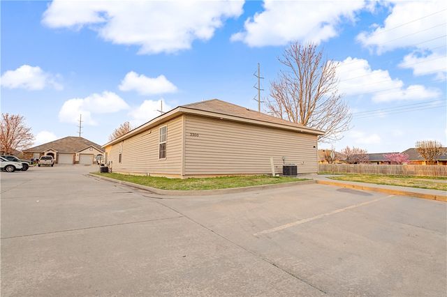 3300 SW Victoria Place 2, Bentonville, AR 72712