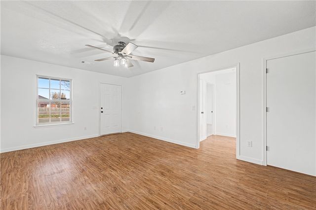 3300 SW Victoria Place 2, Bentonville, AR 72712