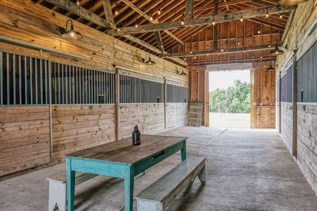 19576 Pickens Road, Washington, TX 77880