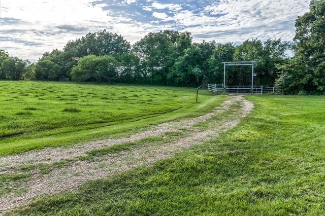 19576 Pickens Road, Washington, TX 77880