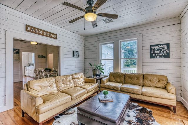 19576 Pickens Road, Washington, TX 77880