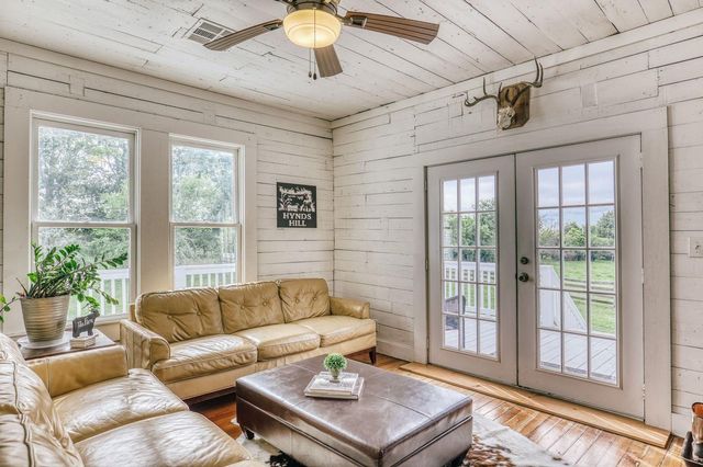 19576 Pickens Road, Washington, TX 77880