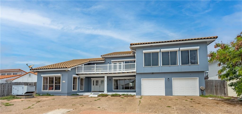 214 Bayview Dr, Aransas Pass, TX 78336 — exterior