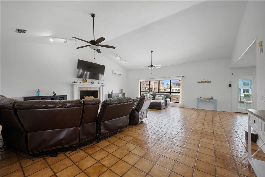 214 Bayview Dr, Aransas Pass, TX 78336 — photo 3