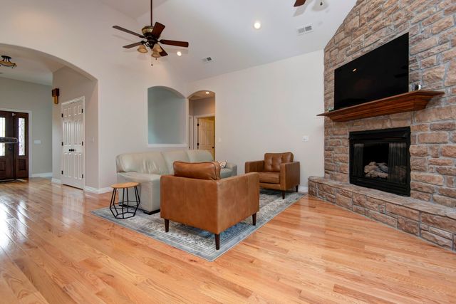 4649 Silo Hills Drive, Springfield, MO 65802