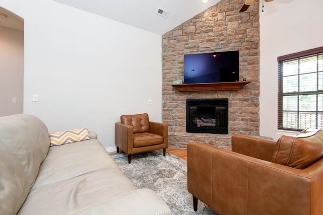 4649 Silo Hills Drive, Springfield, MO 65802