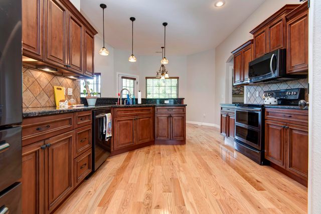 4649 Silo Hills Drive, Springfield, MO 65802