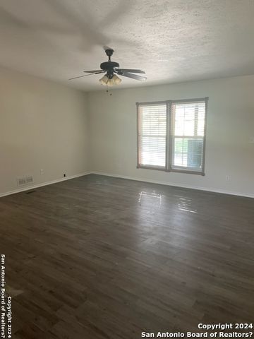 1218 songbird, Canyon Lake, TX 78133