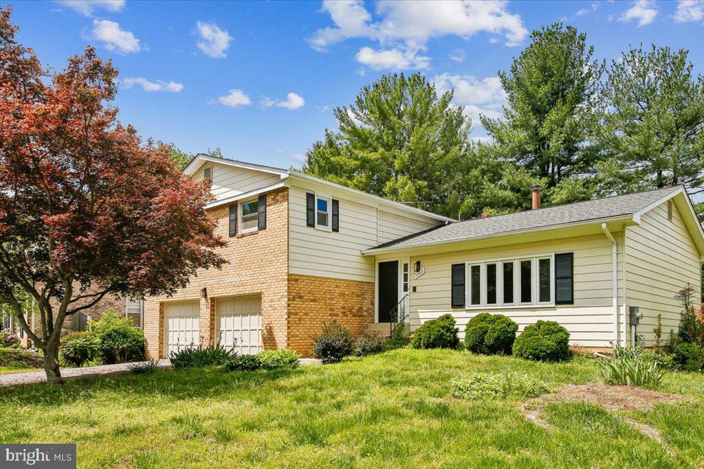 Image 3 of property listing at 1705 CRESTVIEW, Potomac, MD 20854