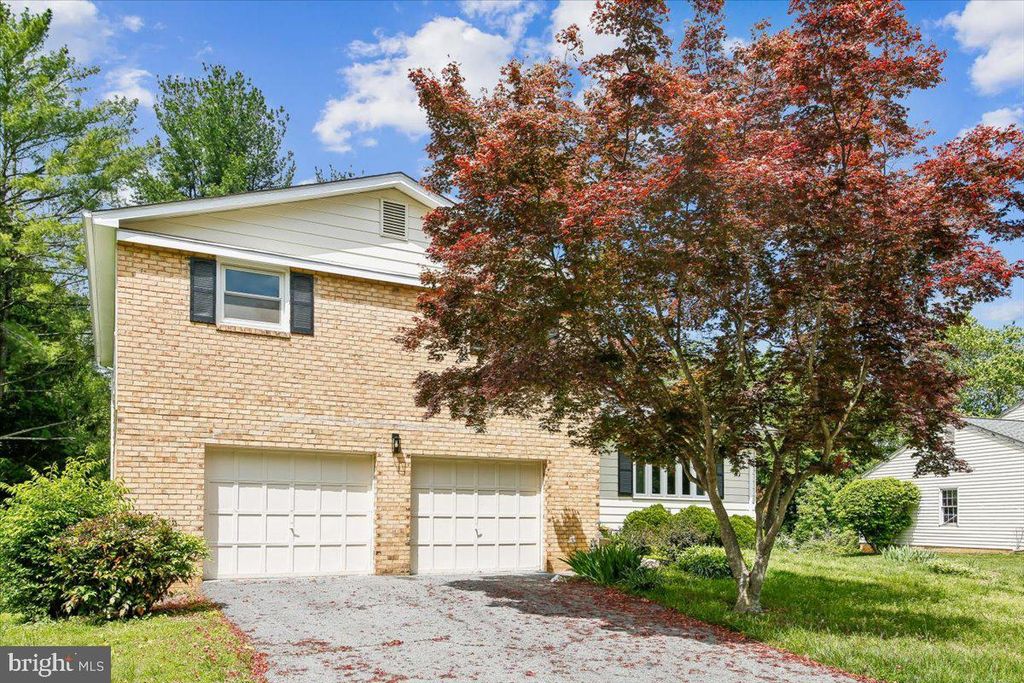 Image 4 of property listing at 1705 CRESTVIEW, Potomac, MD 20854