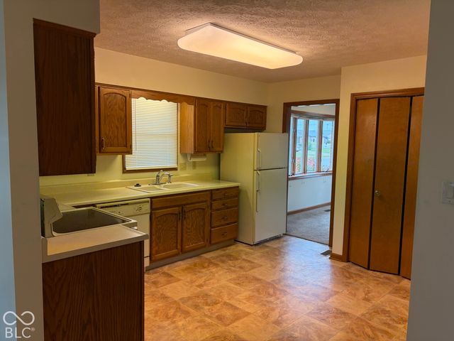 396 Vinewood Drive S, Brownsburg, IN 46112