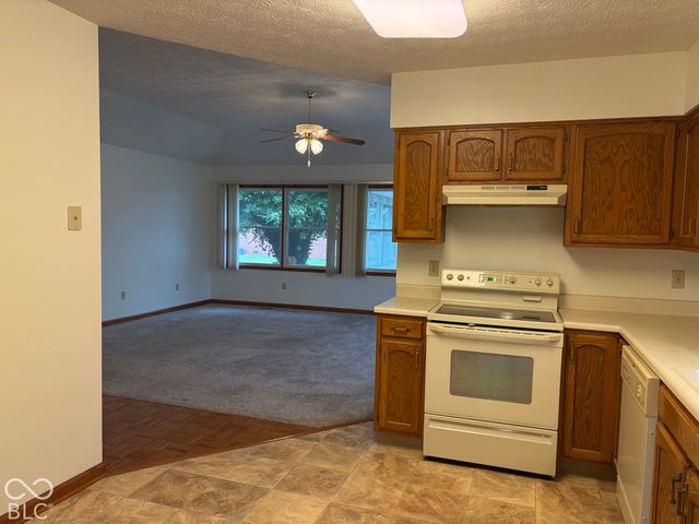 396 Vinewood Drive S, Brownsburg, IN 46112