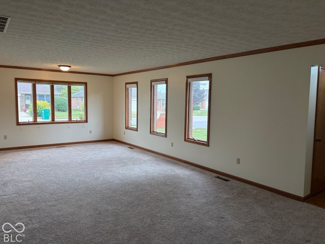 396 Vinewood Drive S, Brownsburg, IN 46112