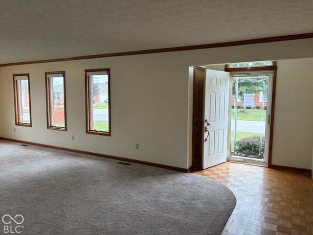 396 Vinewood Drive S, Brownsburg, IN 46112