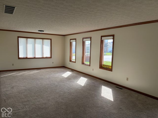 396 Vinewood Drive S, Brownsburg, IN 46112