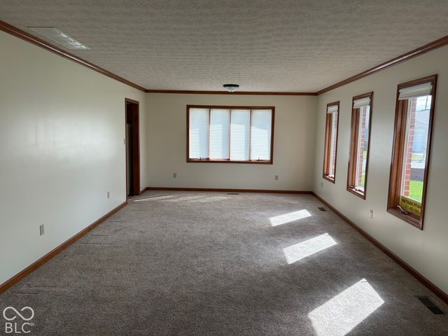 396 Vinewood Drive S, Brownsburg, IN 46112
