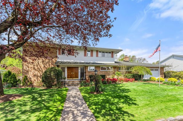 7 Parkway E, Yonkers, NY 10701