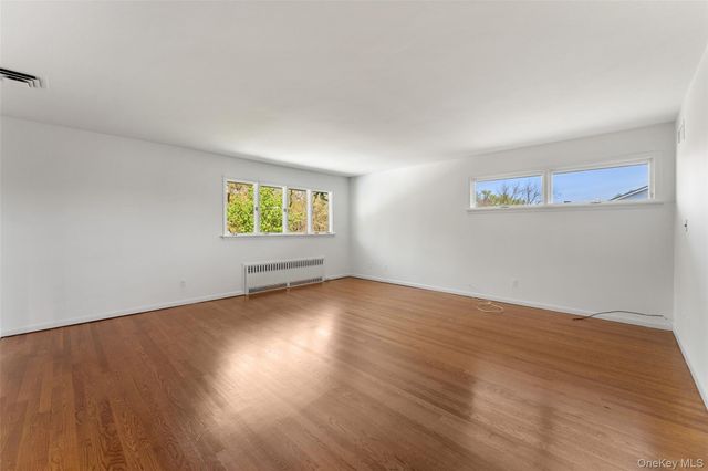7 Parkway E, Yonkers, NY 10701