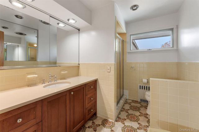 7 Parkway E, Yonkers, NY 10701