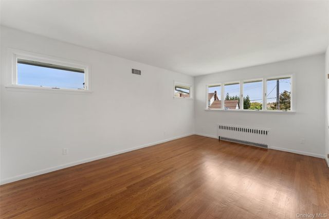 7 Parkway E, Yonkers, NY 10701