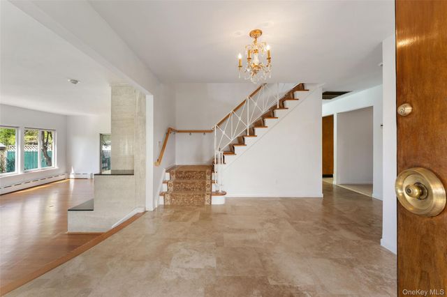 7 Parkway E, Yonkers, NY 10701
