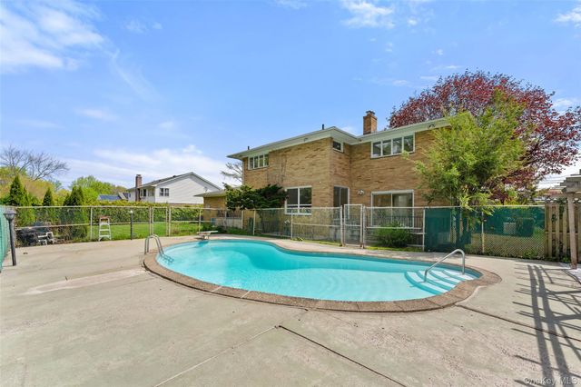 7 Parkway E, Yonkers, NY 10701