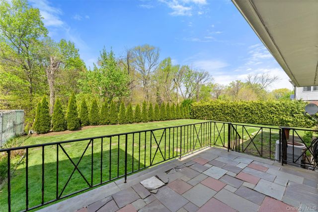 7 Parkway E, Yonkers, NY 10701