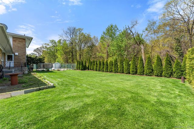 7 Parkway E, Yonkers, NY 10701