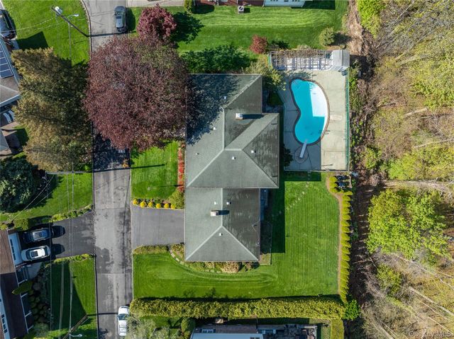7 Parkway E, Yonkers, NY 10701