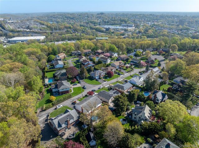 7 Parkway E, Yonkers, NY 10701