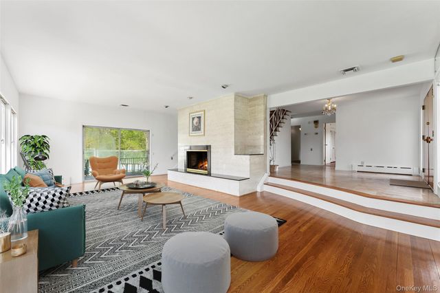 7 Parkway E, Yonkers, NY 10701