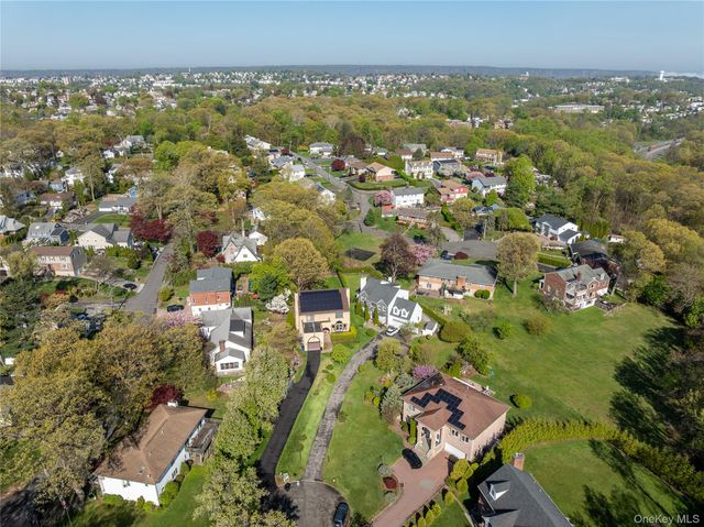 7 Parkway E, Yonkers, NY 10701
