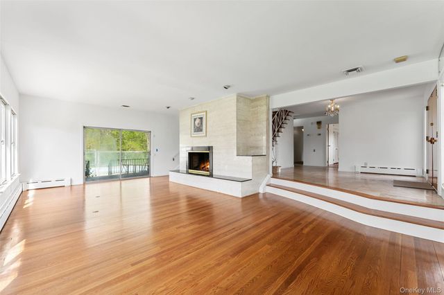 7 Parkway E, Yonkers, NY 10701