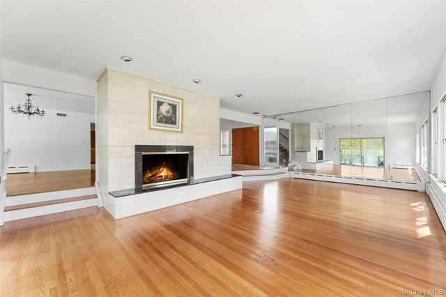 7 Parkway E, Yonkers, NY 10701