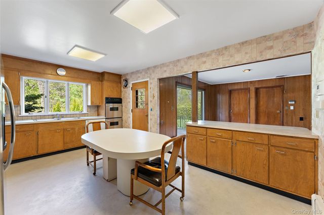7 Parkway E, Yonkers, NY 10701