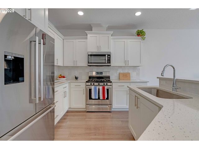 2721 S MAGNOLIA Dr, Cornelius, OR 97113