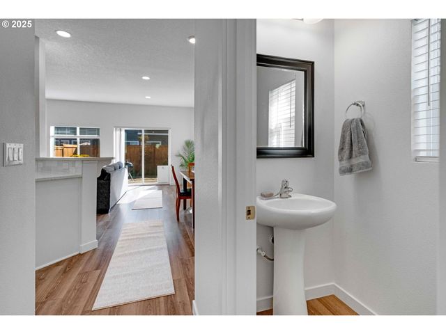2721 S MAGNOLIA Dr, Cornelius, OR 97113